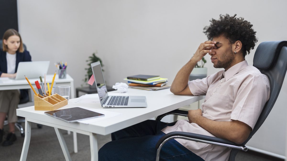 Fatigue au travail : pourquoi votre cerveau craque avant la fin de journée ?